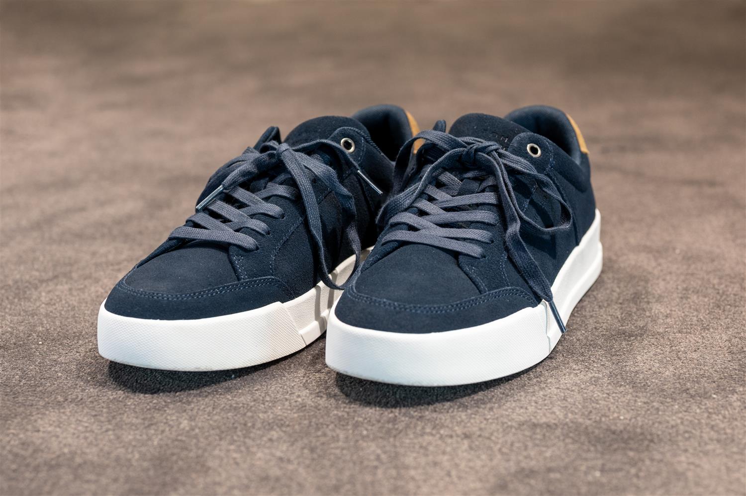 TH COURT SUMMER SUEDE Desert Sky