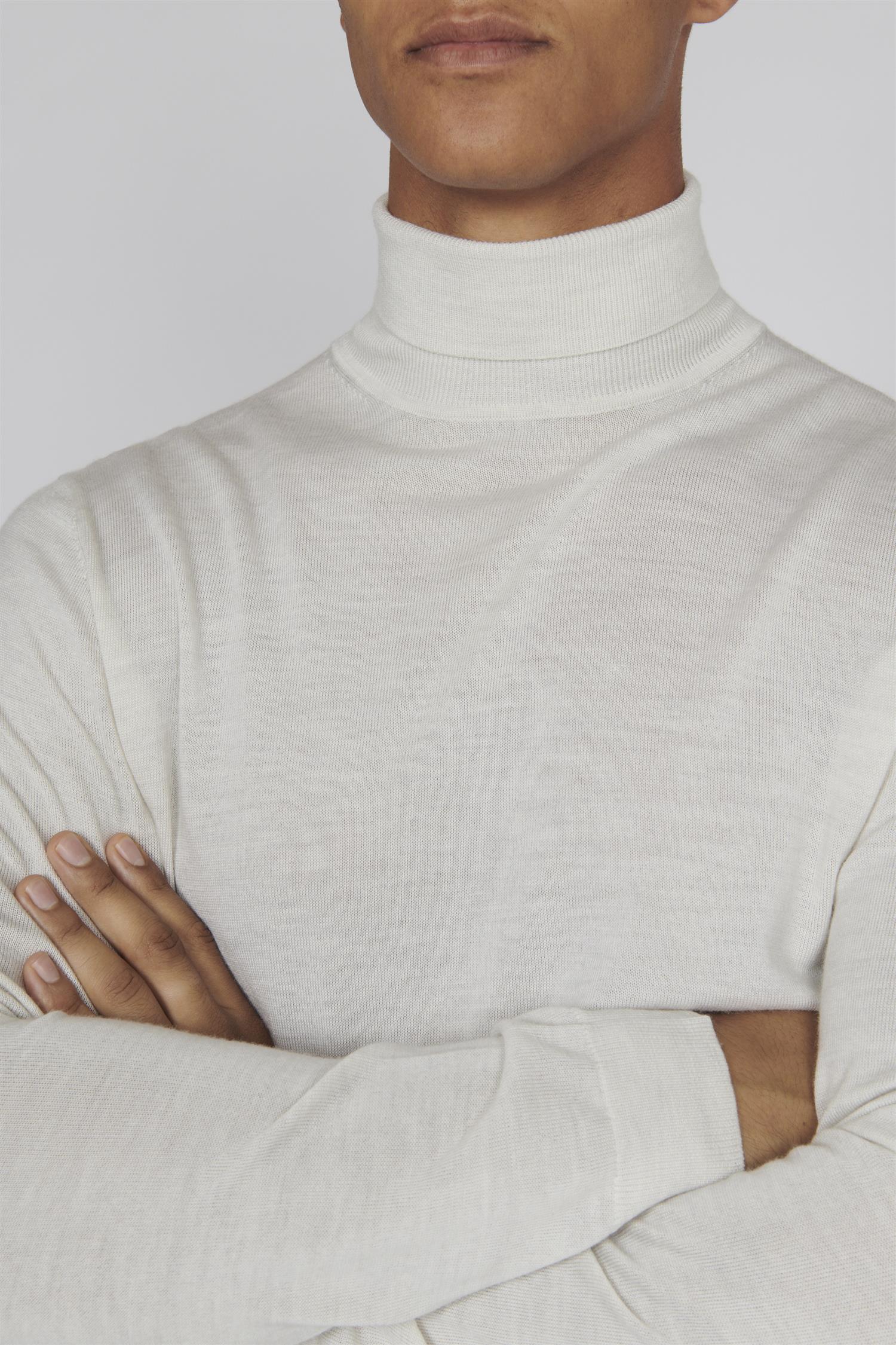 MAparcusman White