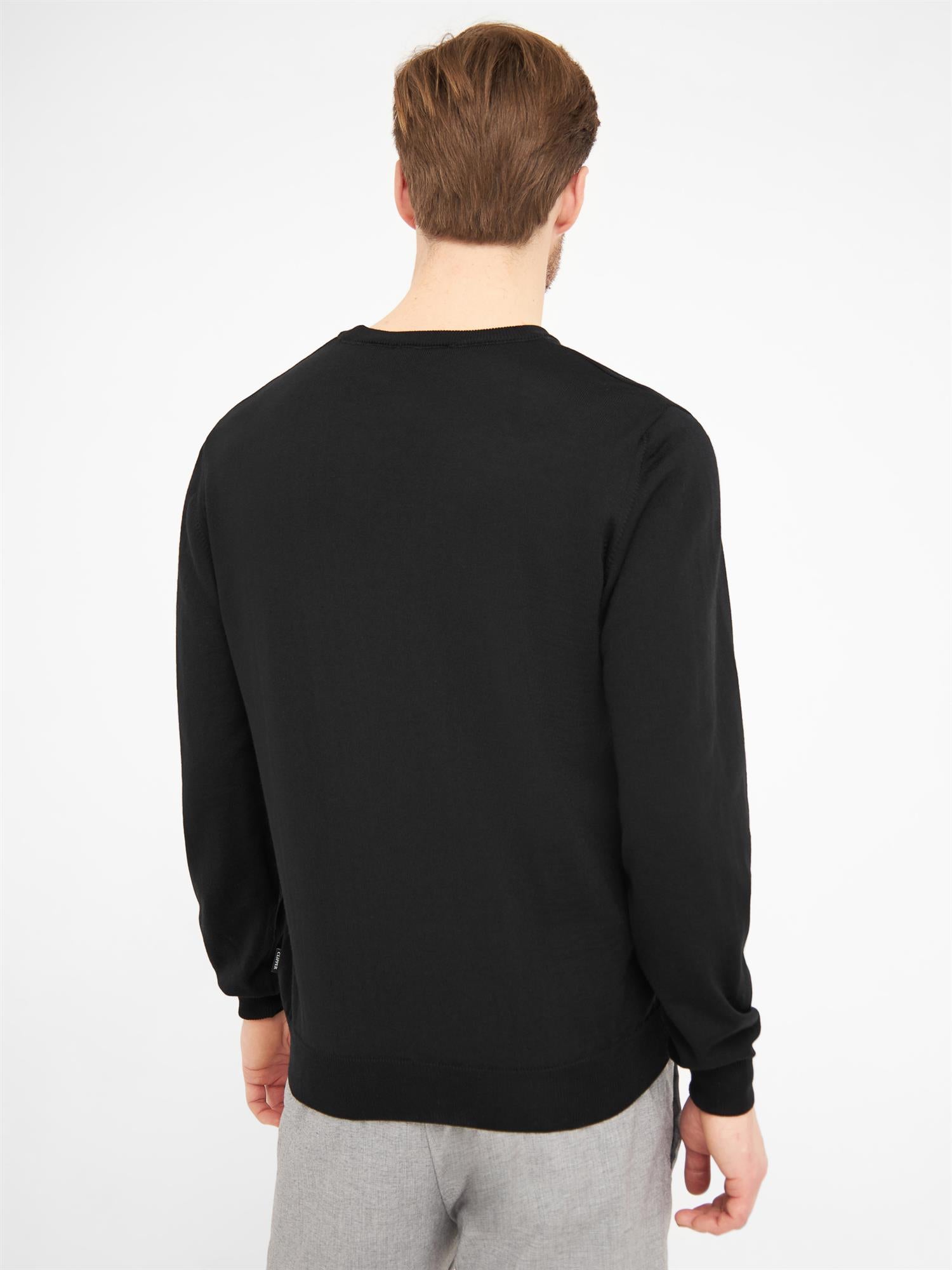 Milan Pullover V-neck Black