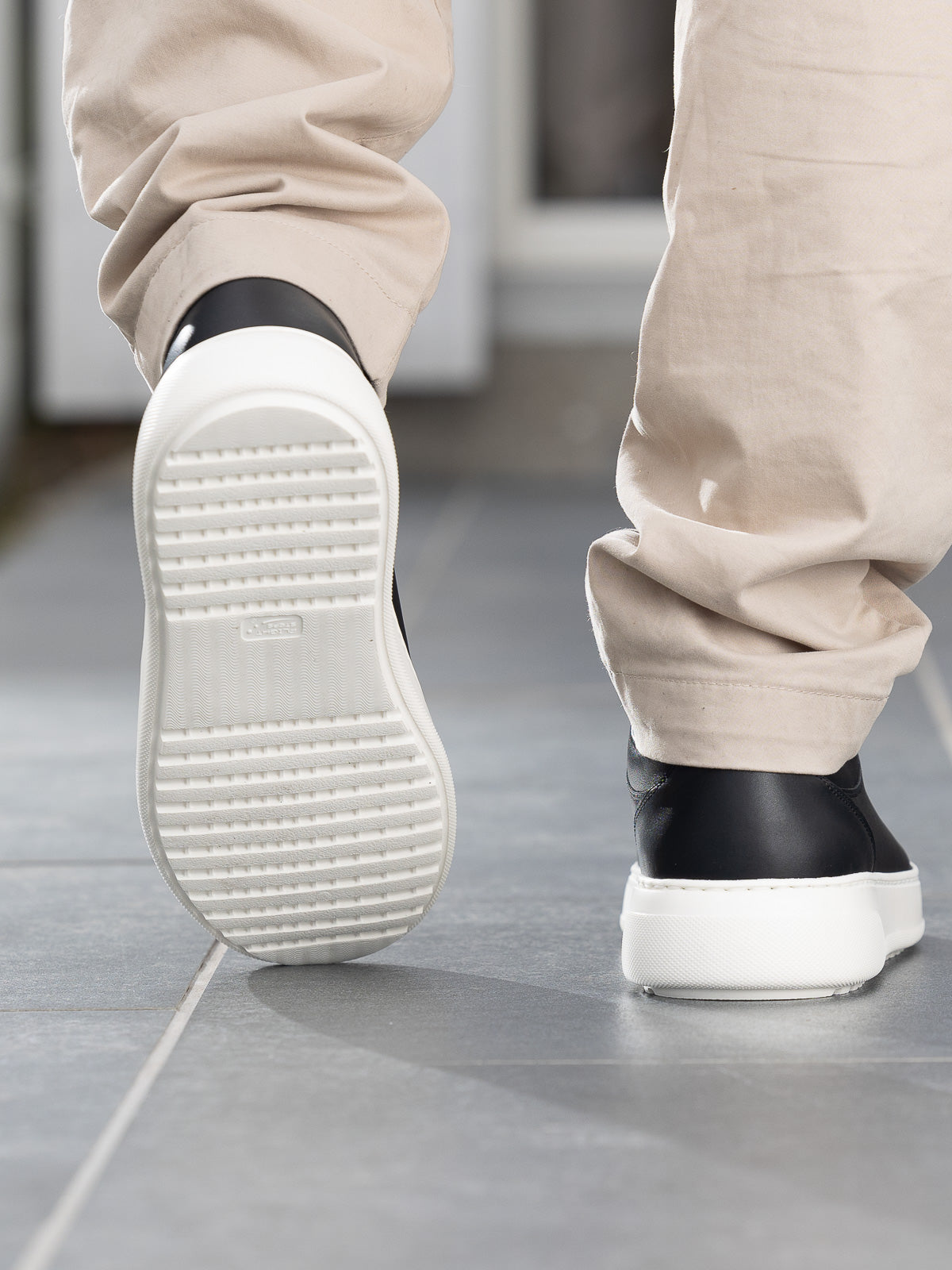 Avenue Light leather Sort