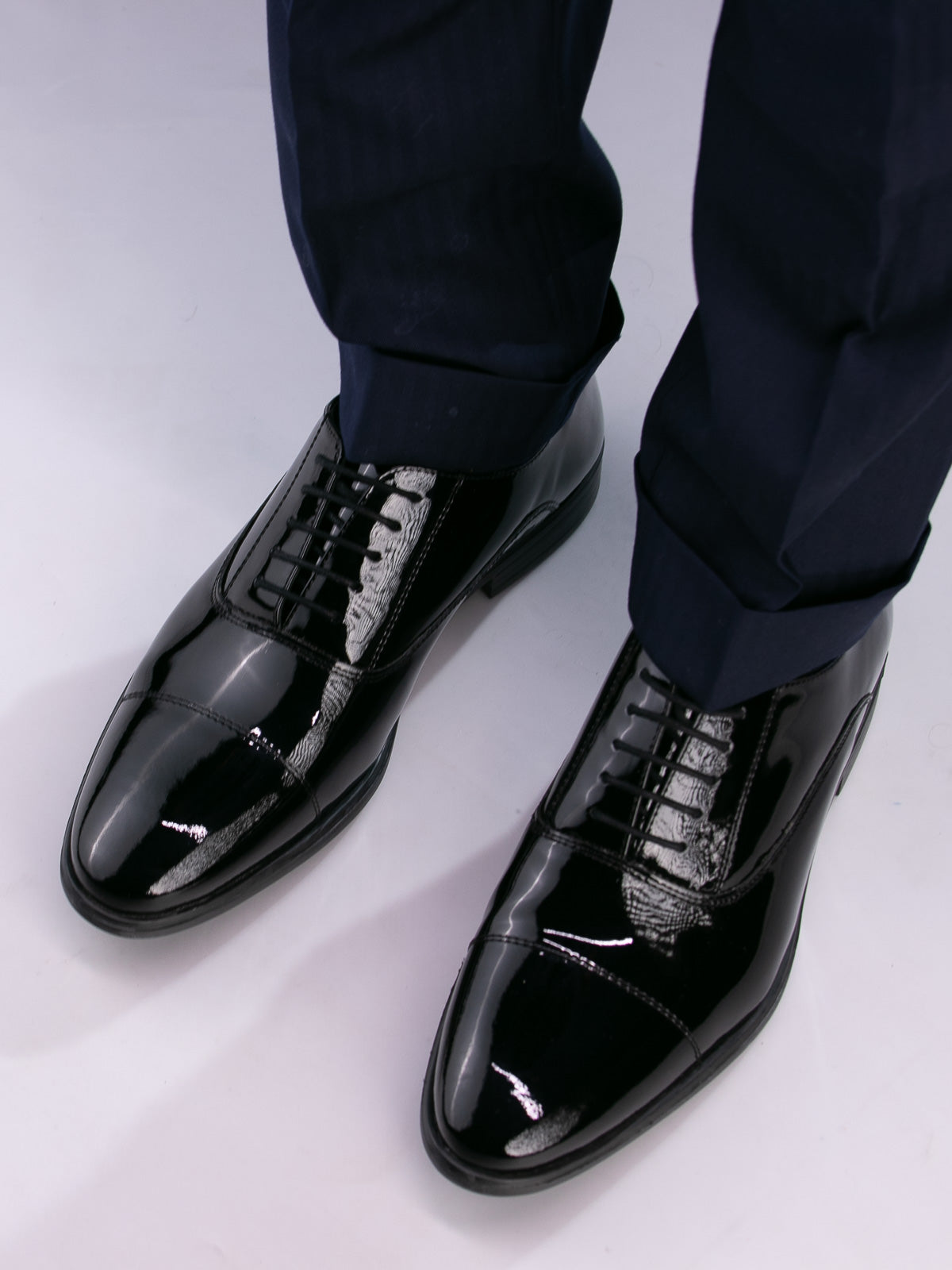 Bergamo Black Patent-Lakk