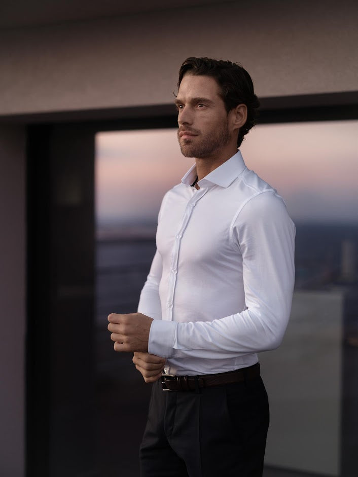 Leo tailor White