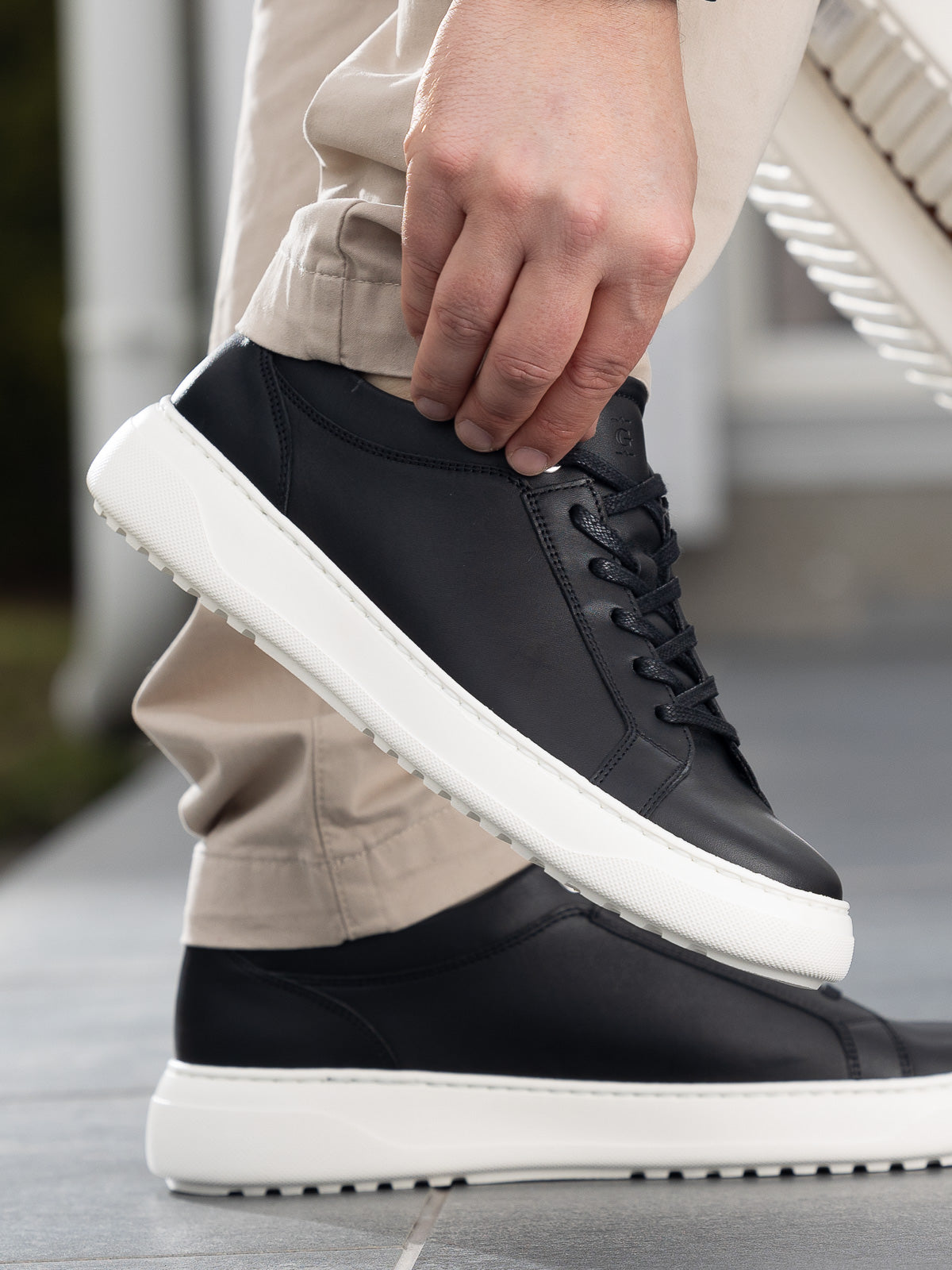 Avenue Light leather Black