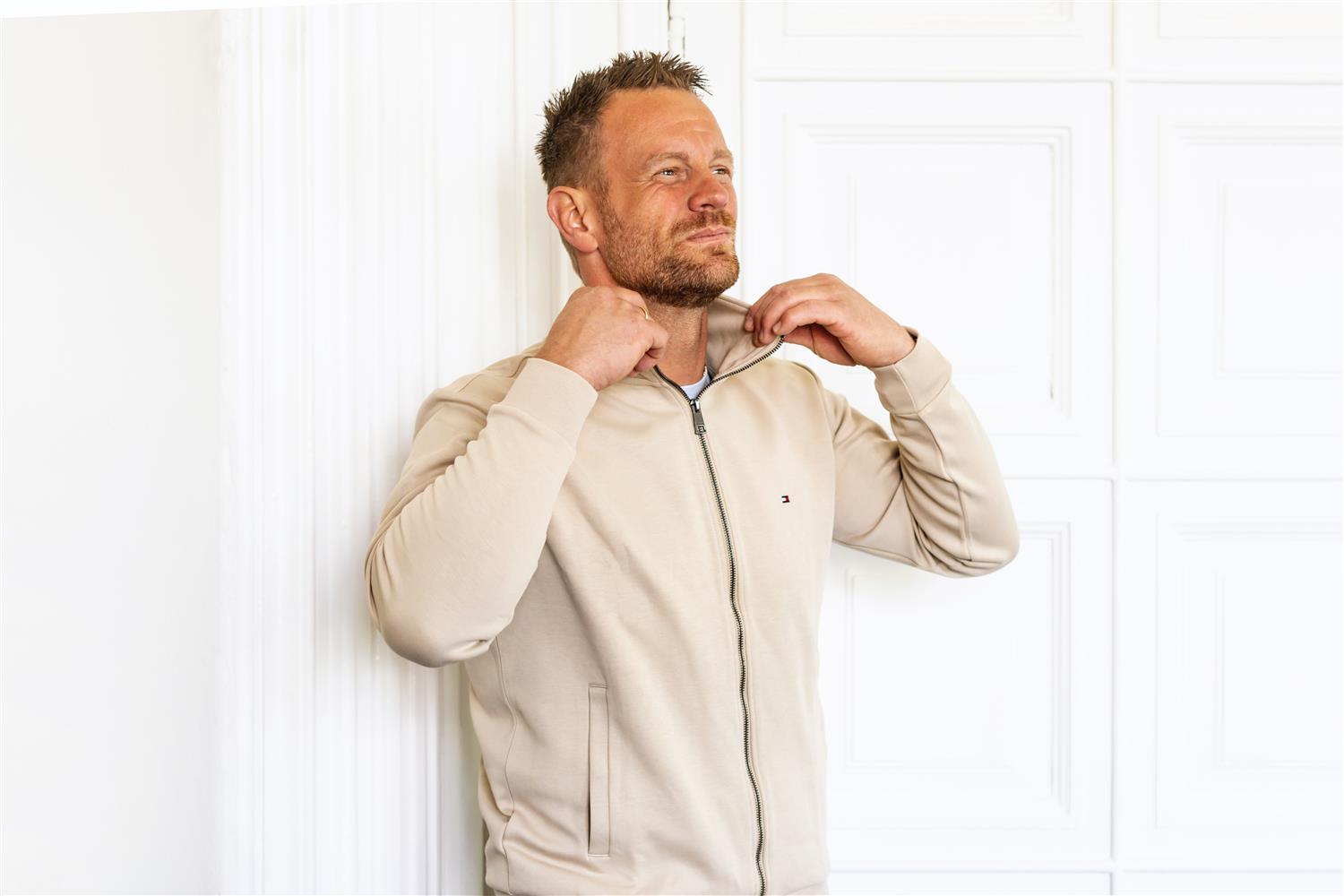 ESSENTIAL INTECHNO ZT ST COLLAR Sandalwood