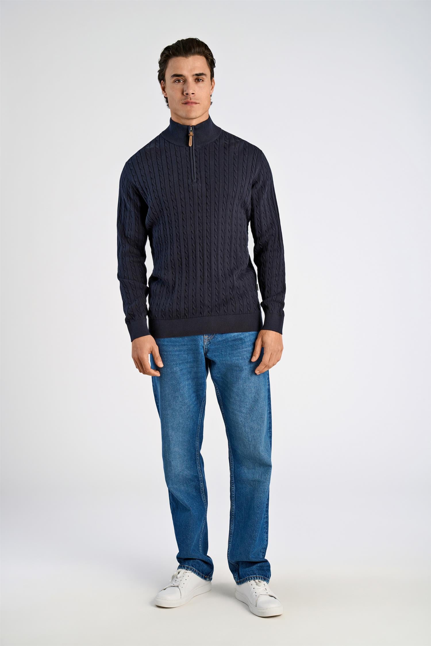 1/2 zip cable knit Black