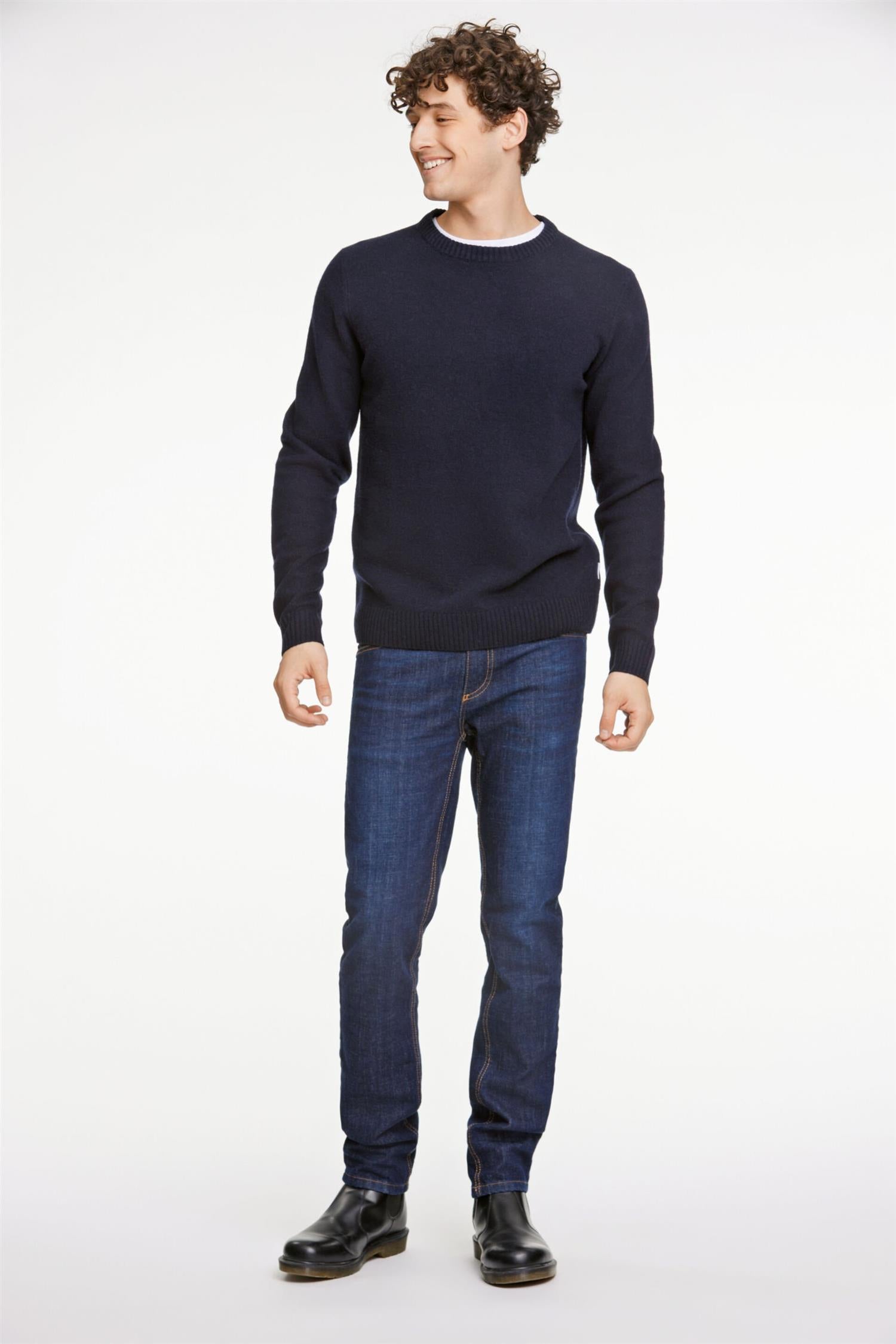 Lambswool o-neck knit Navy