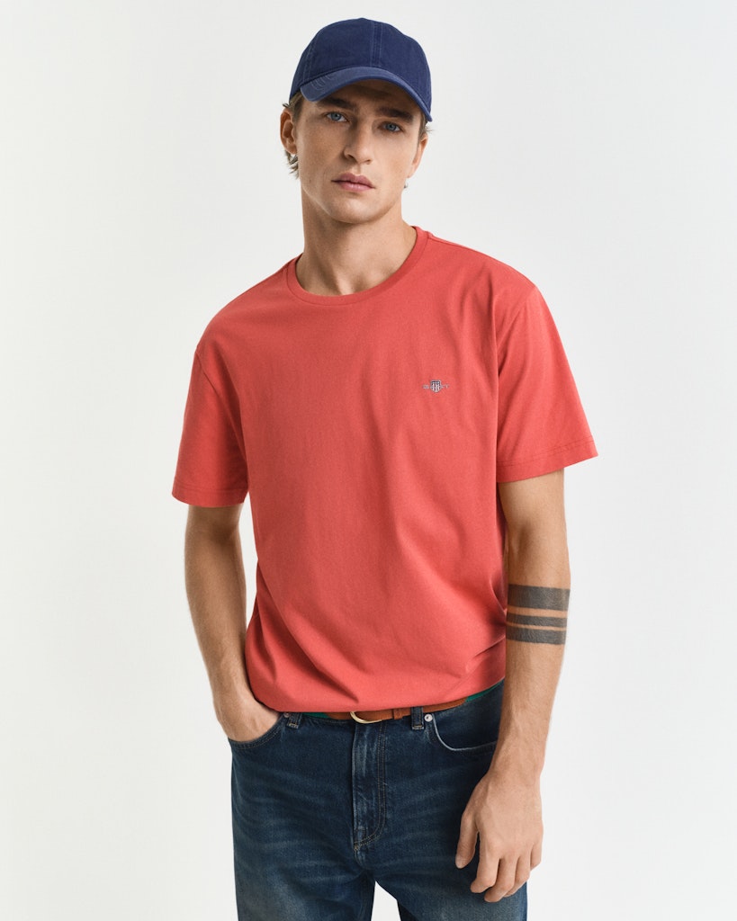 REG SHIELD SS T-SHIRT Brick Red