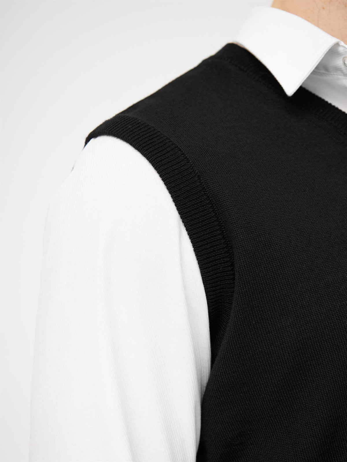 Milan Slipover V Neck Czarny