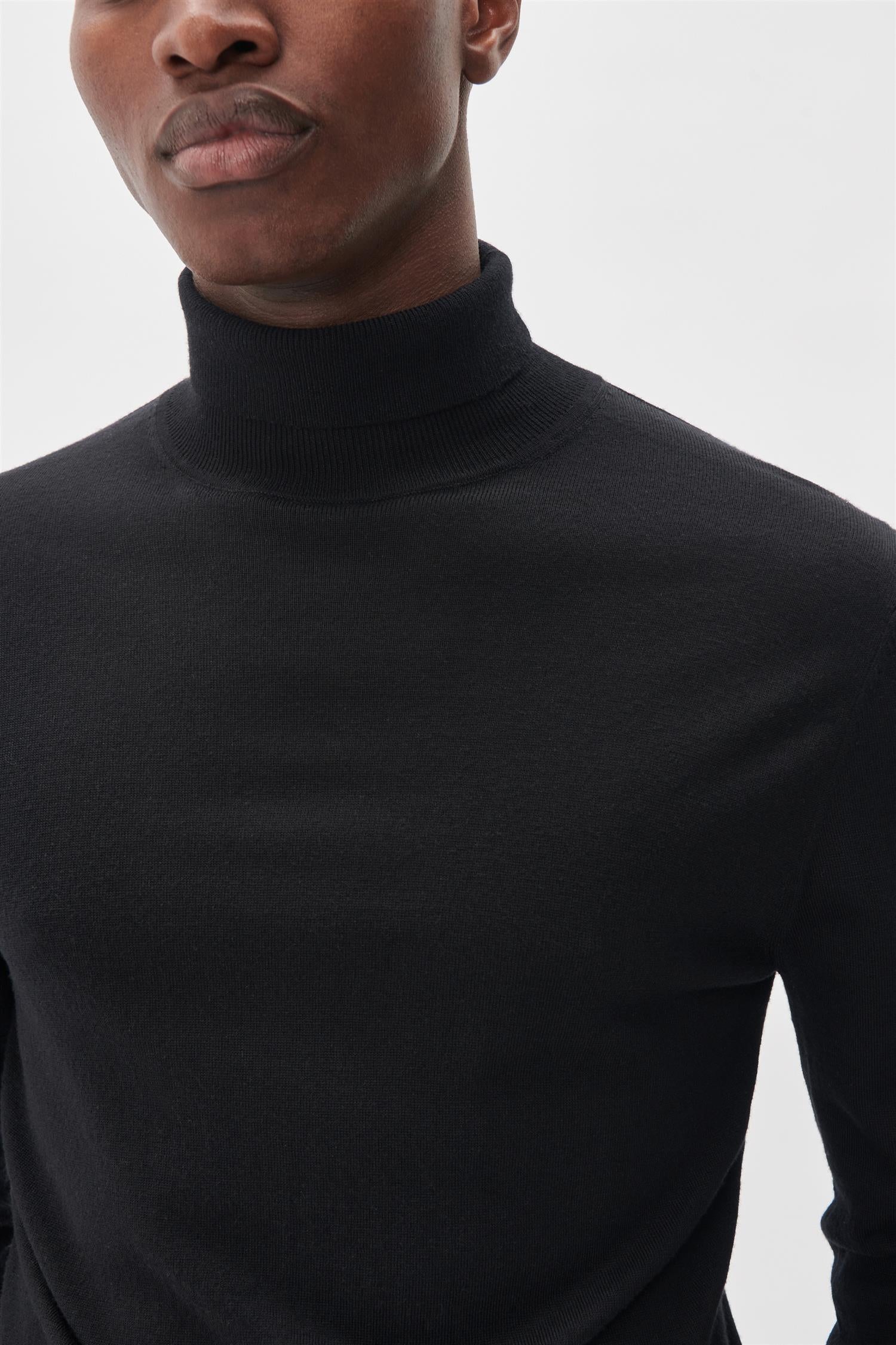 MAparcusman Black