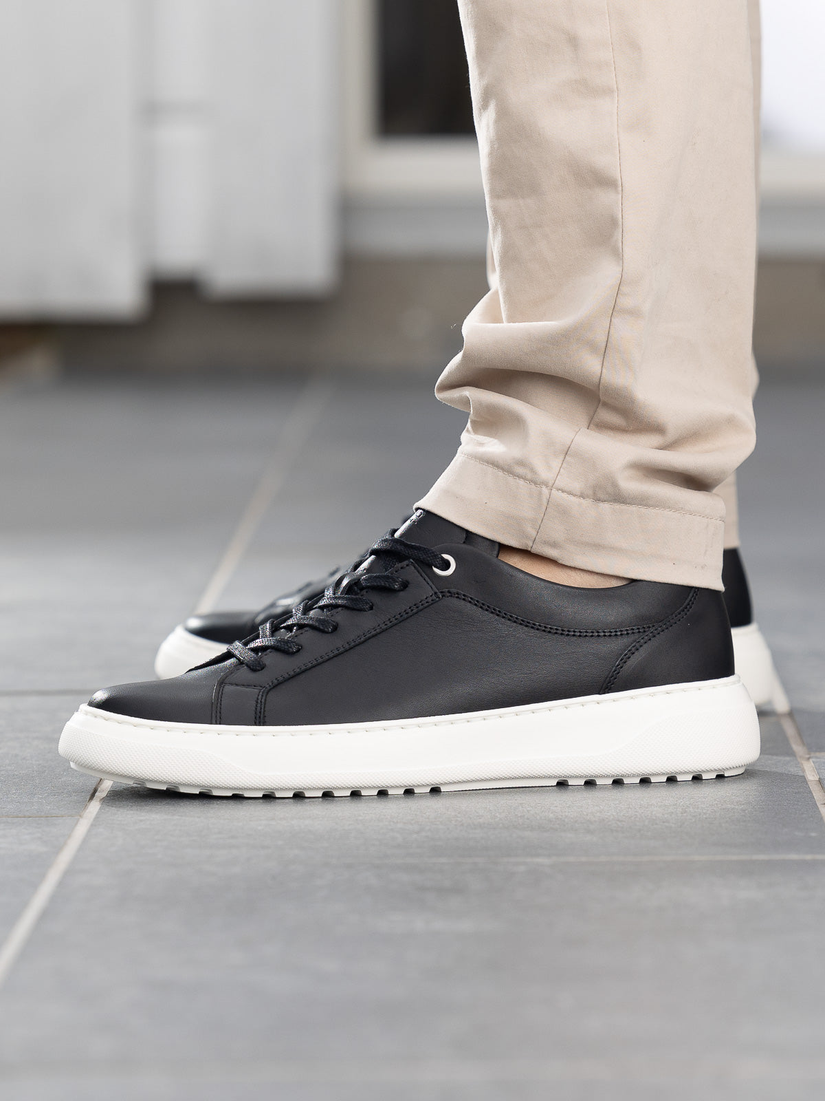 Avenue Light leather Sort