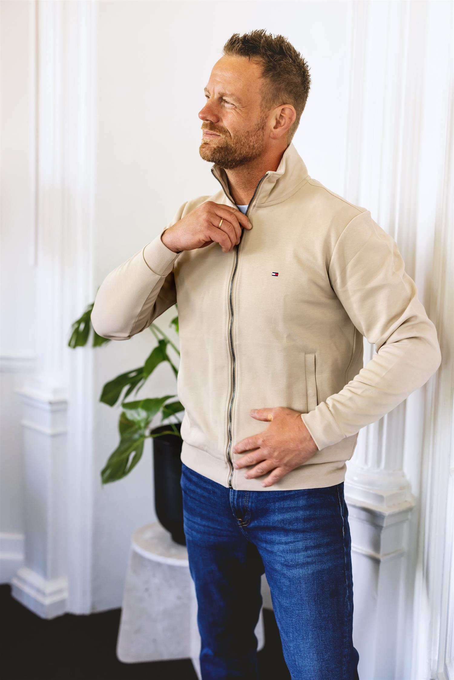 ESSENTIAL INTECHNO ZT ST COLLAR Sandalwood