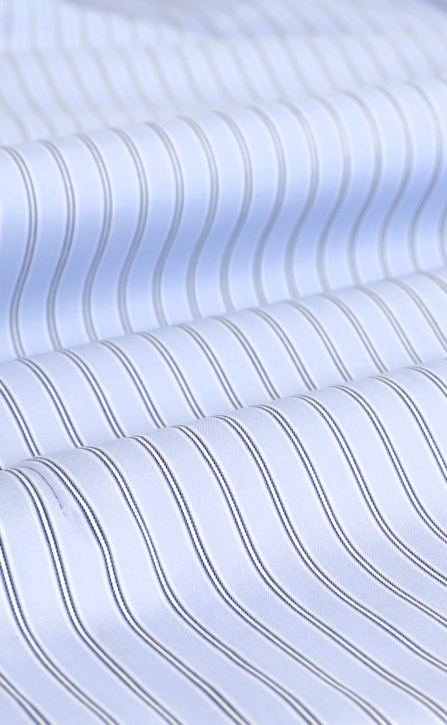 The white collar bold navy stripe Navy Stripe