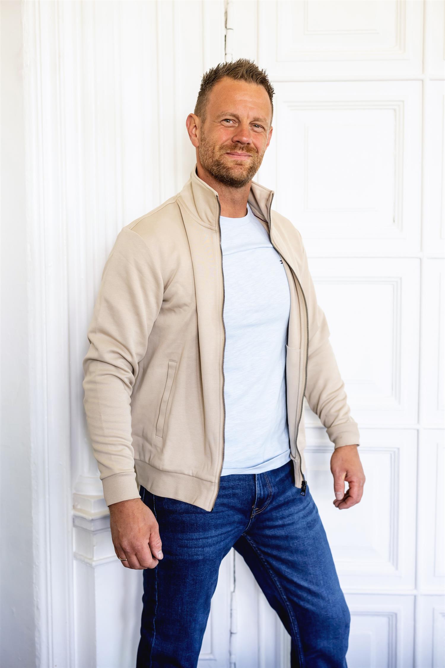 ESSENTIAL INTECHNO ZT ST COLLAR Sandalwood