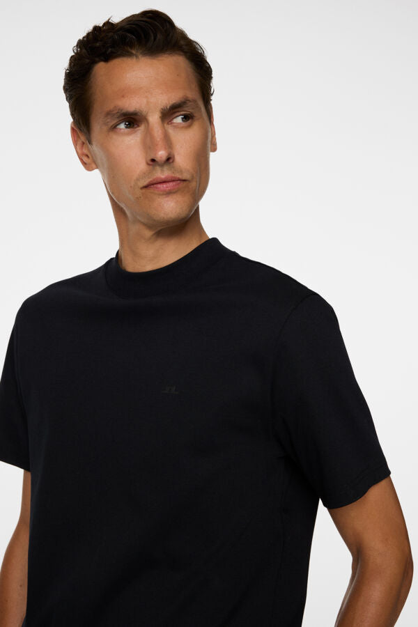 Ace Mock Neck T-shirt Sort