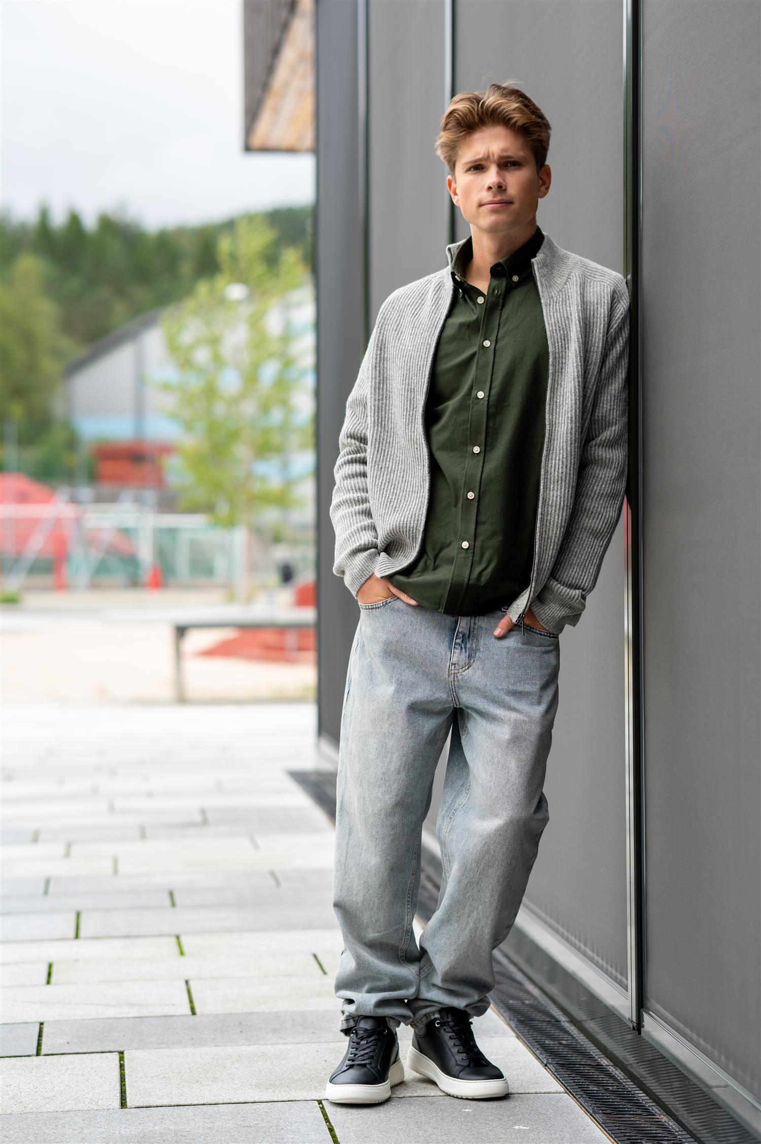 Ingram R Grå